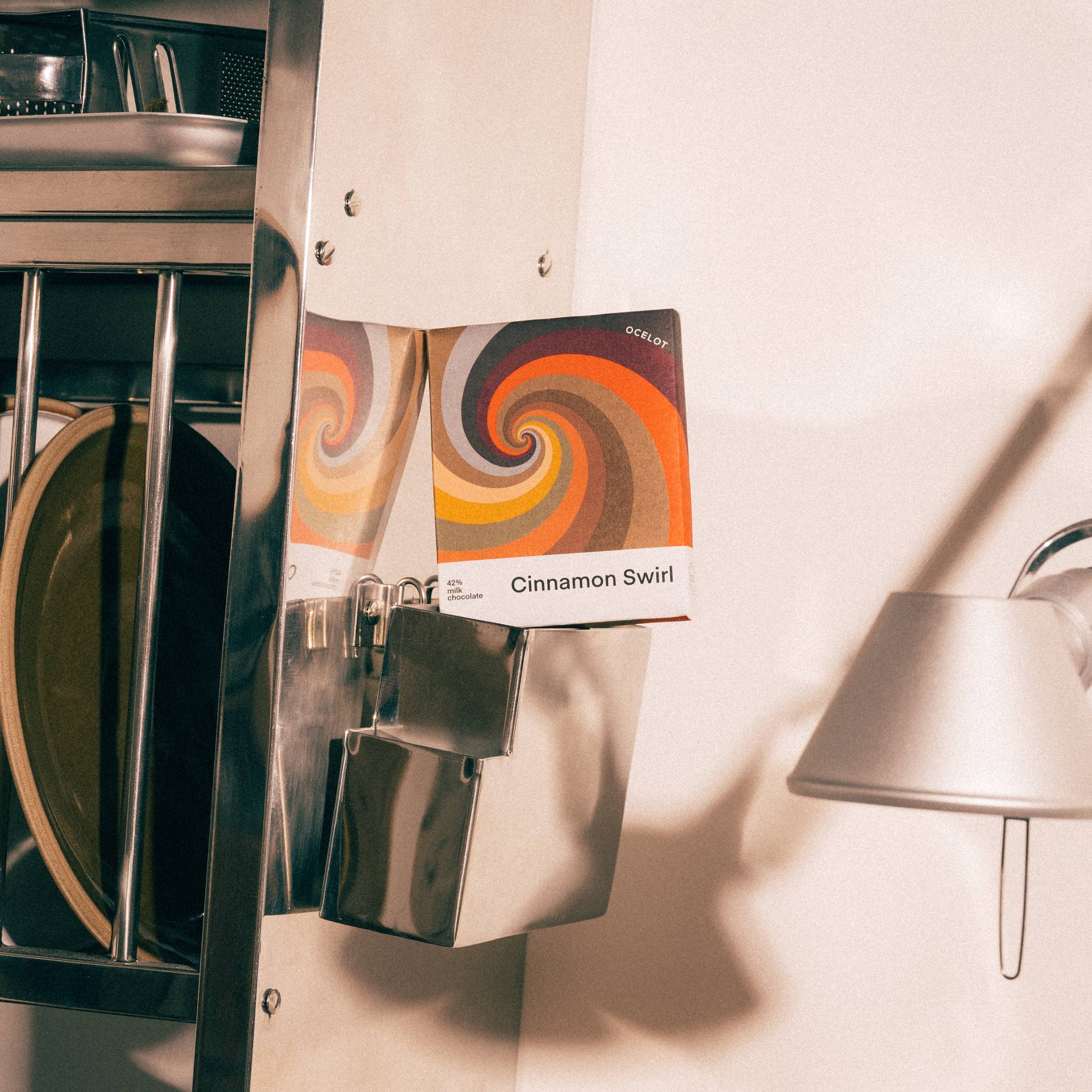 Cinnamon Swirl | 42% Milk Chocolate & Cinnamon Bun Bar