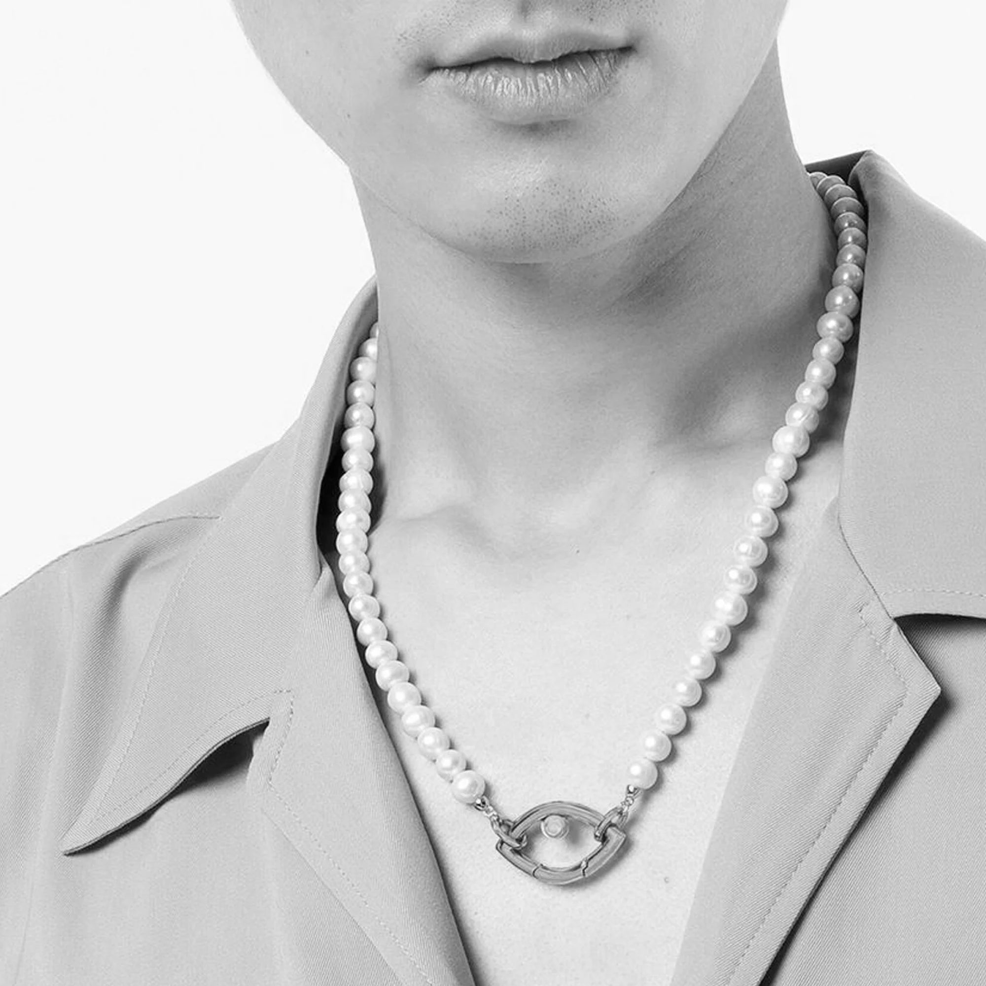 Eye Opener Pearl Necklace | Gold