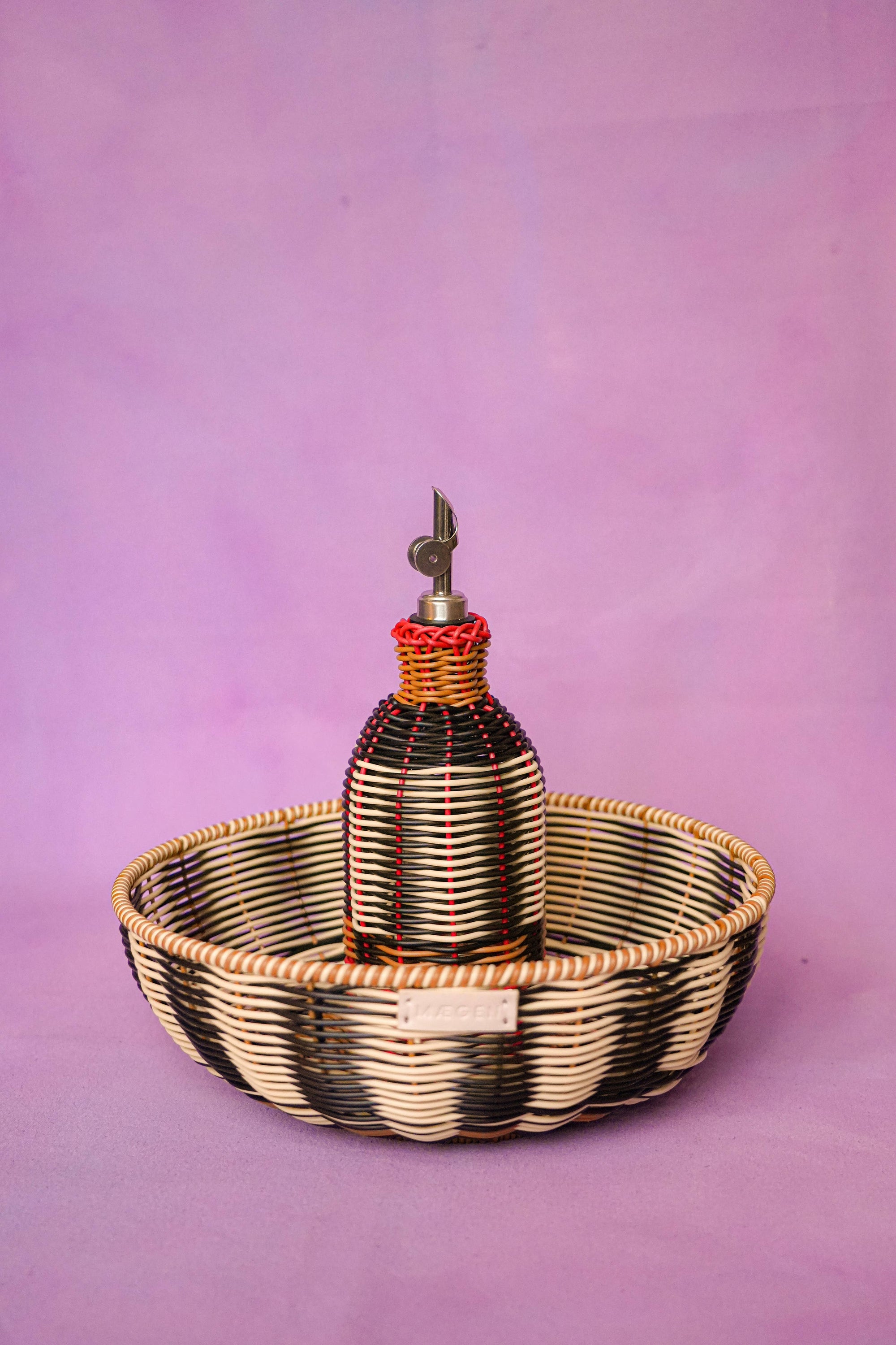 Hand-Woven Oil Pourer | Black & Cream