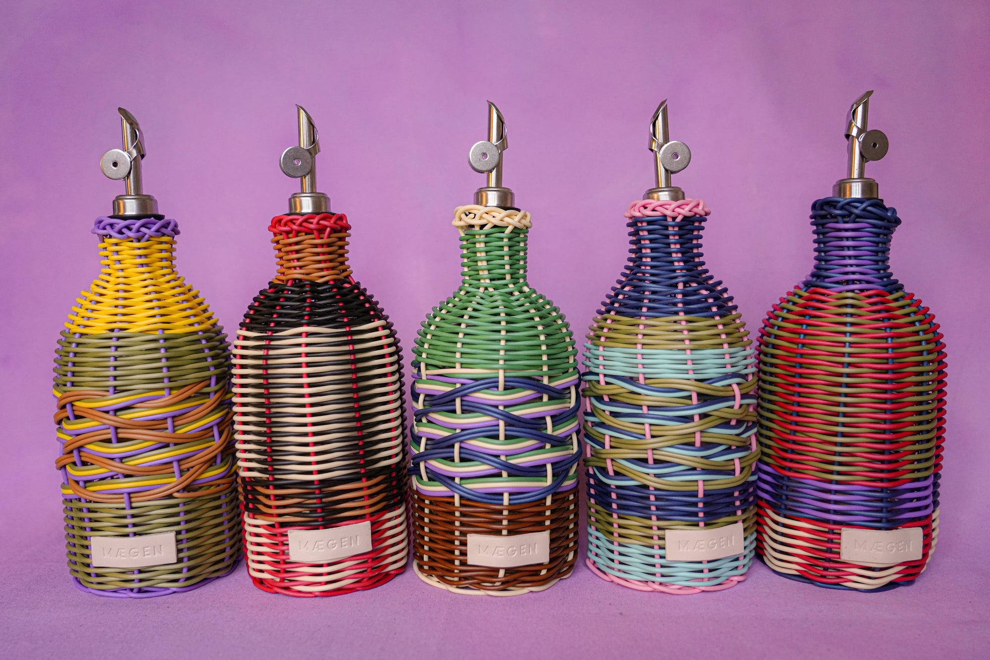 Hand-Woven Oil Pourer | Black & Cream