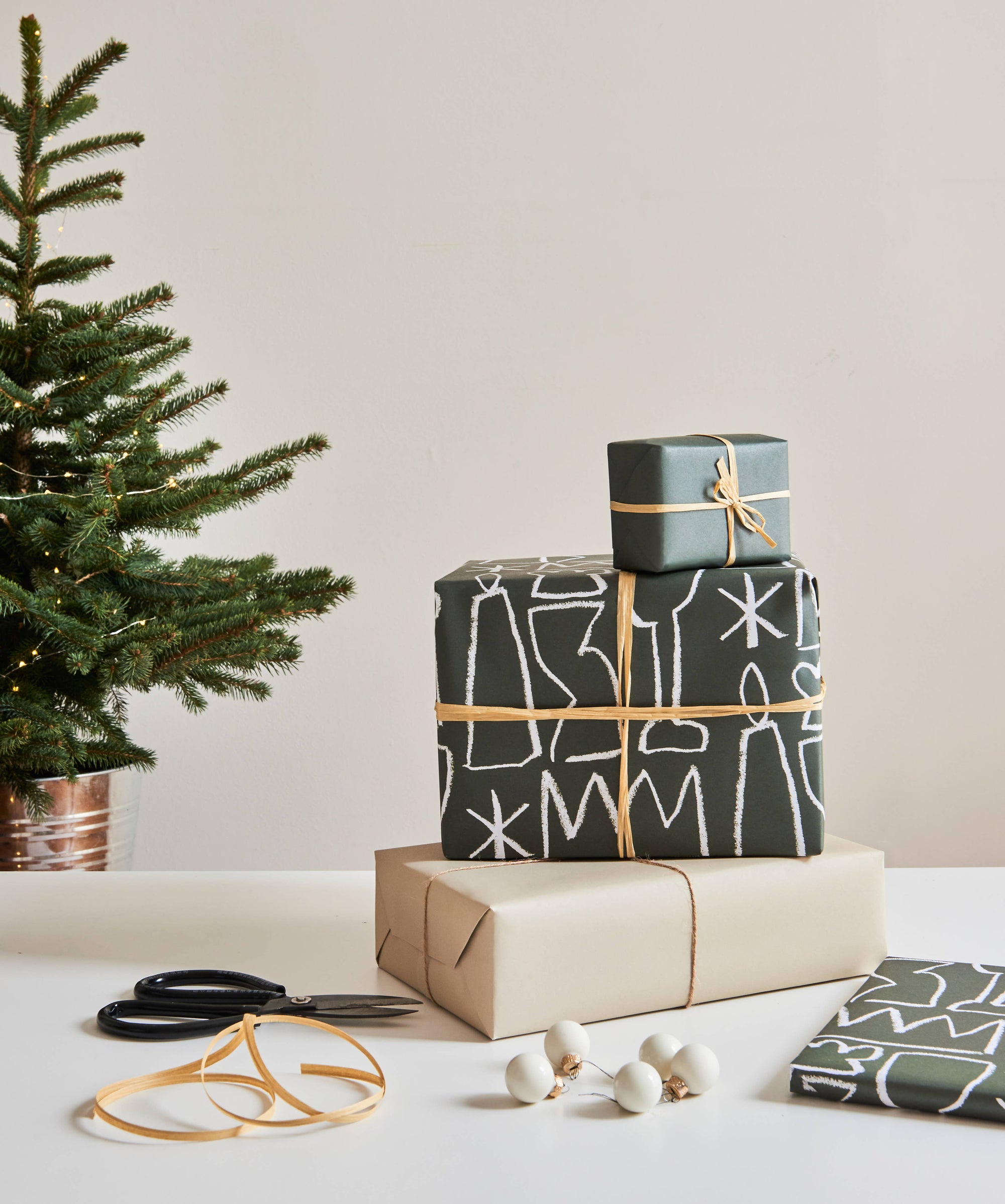 AEAND CHRISTMAS GIFT WRAP | Green