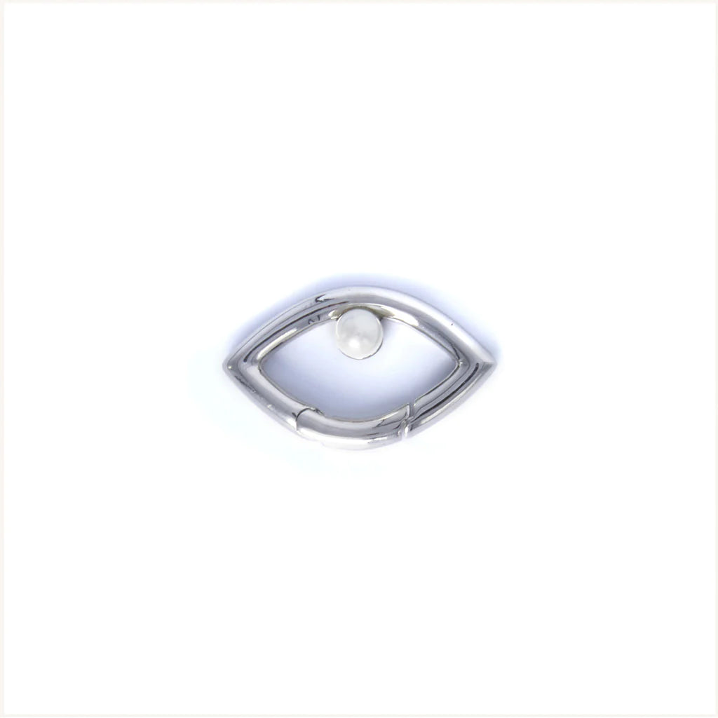 Eye Opener Pearl Necklace | Silver