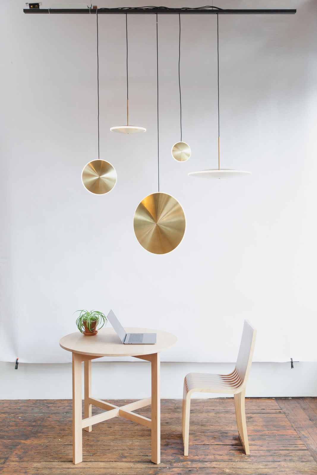GRAYPANTS Chrona Lights | Dish17v Brass Pendant