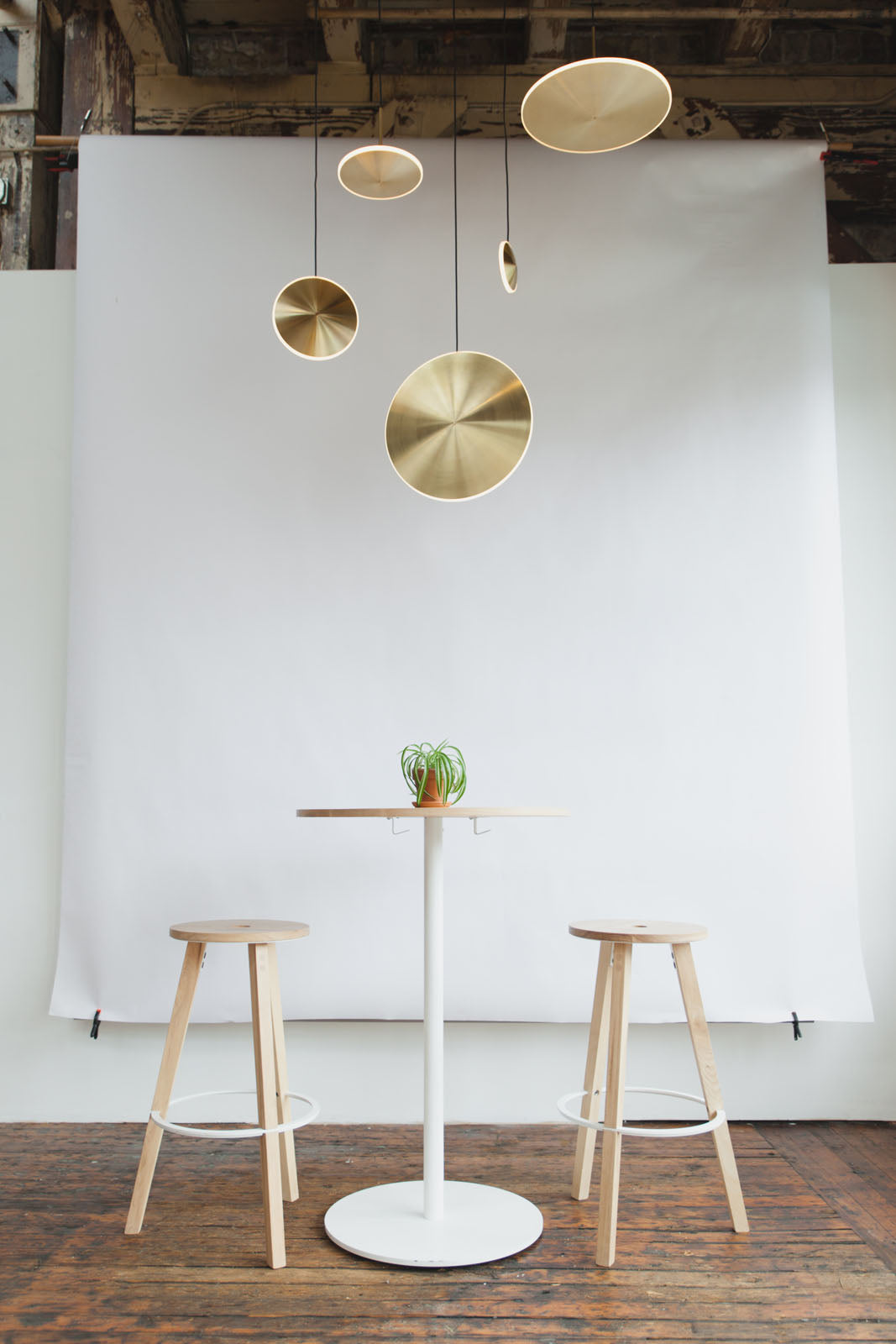 GRAYPANTS Chrona Lights | Dish17v Brass Pendant